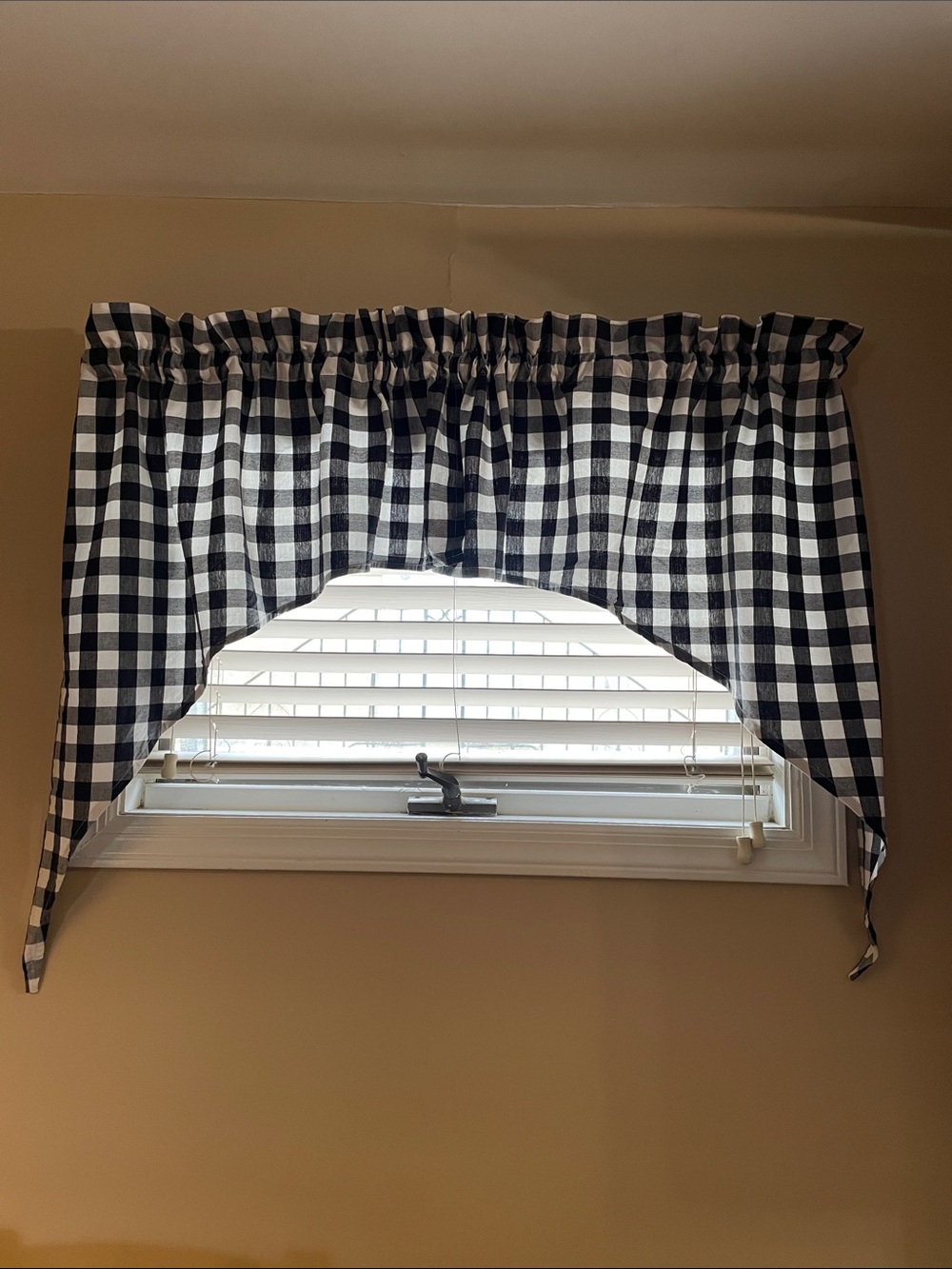 Black and White Buffalo Check Window Valance - Home Accents